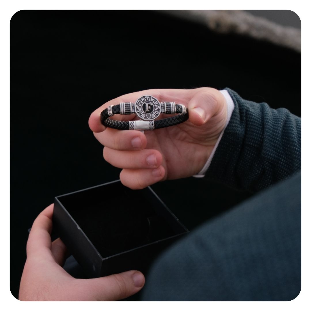 Kişiselleştirilebilir Harfli Hakiki Deri Erkek Bileklik