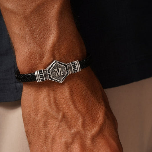 Kişiselleştirilebilir Altıgen Hakiki Siyah Deri Erkek Bileklik