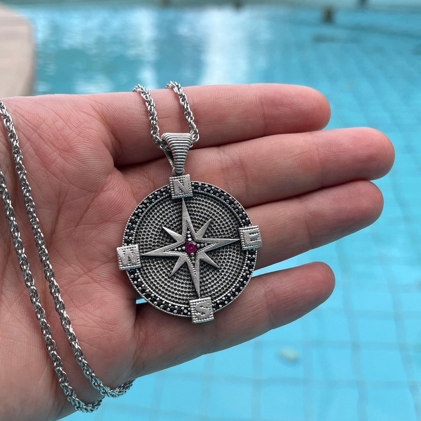 Pusula Motifli Zirkon Taşlı Paslanmaz Çelik Erkek Kolye