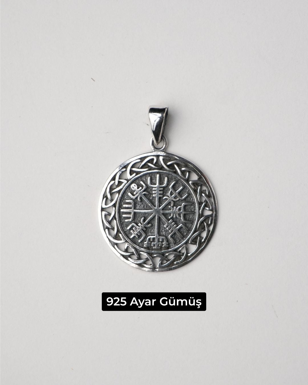 Örgü Çerçeveli Pusula Motifli Gümüş Erkek Kolye